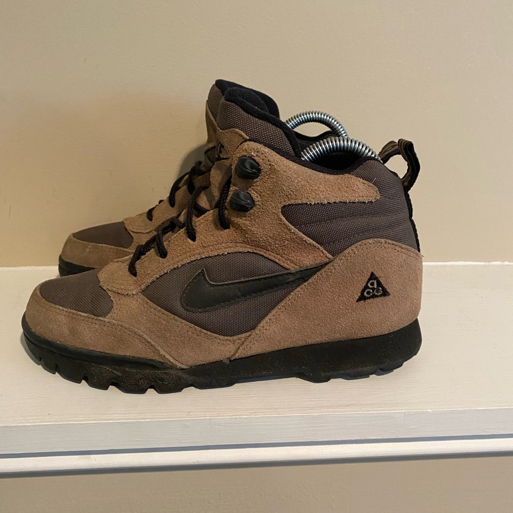 Nike ACG Brown and Black Hiking Athletic Shoes